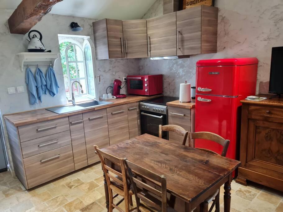 Petit Gite 18 Eme Tout Confort Saint-Germain-des-Fosses Eksteriør billede